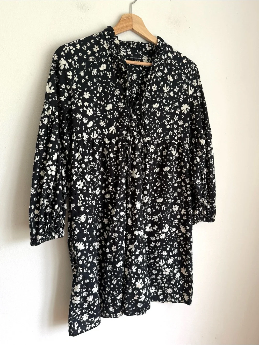Who What Wear Black and Creamy White Clip Dot Floral Dress